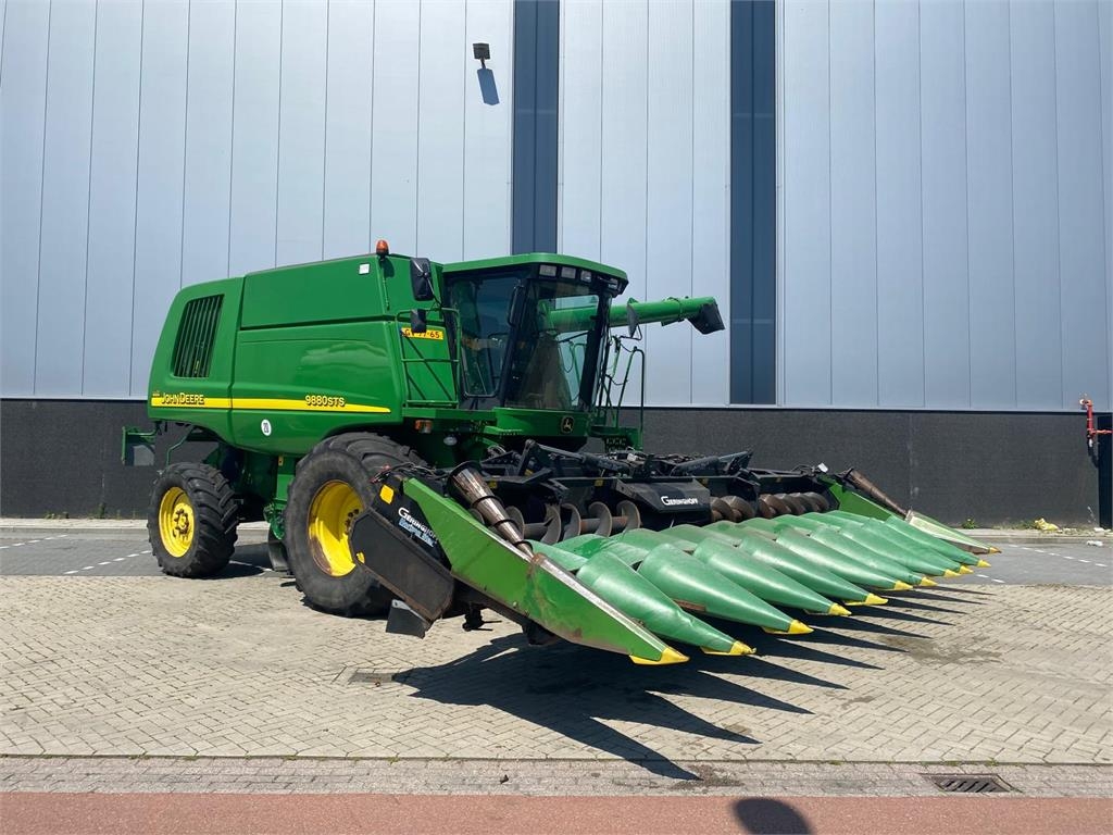John Deere 9880 STS combine