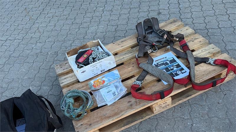 - - - Protecta faldsikringsudstyr 12 m.