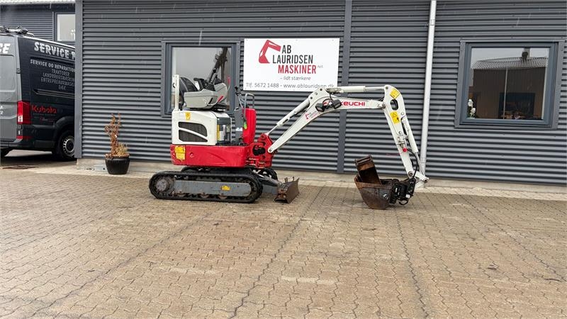 Takeuchi TB210R Compacttilt og 2 skovle