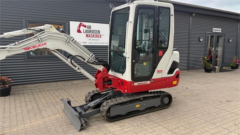 Takeuchi TB225