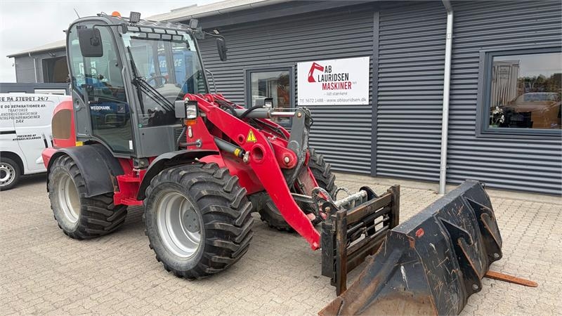 Weidemann 3080 med skovl og pallegafler