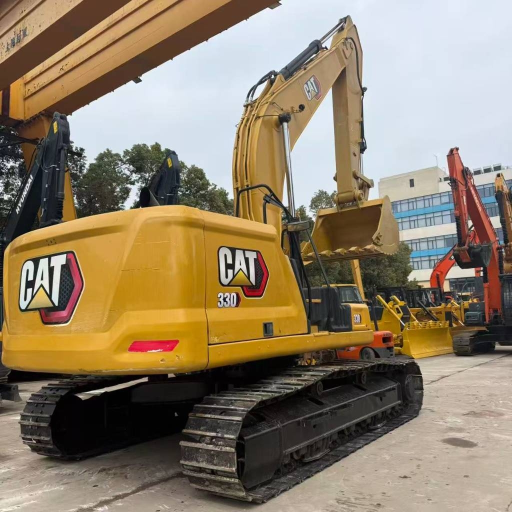 Pelle sur chenilles Caterpillar 330 — occasion 2023, 715 h