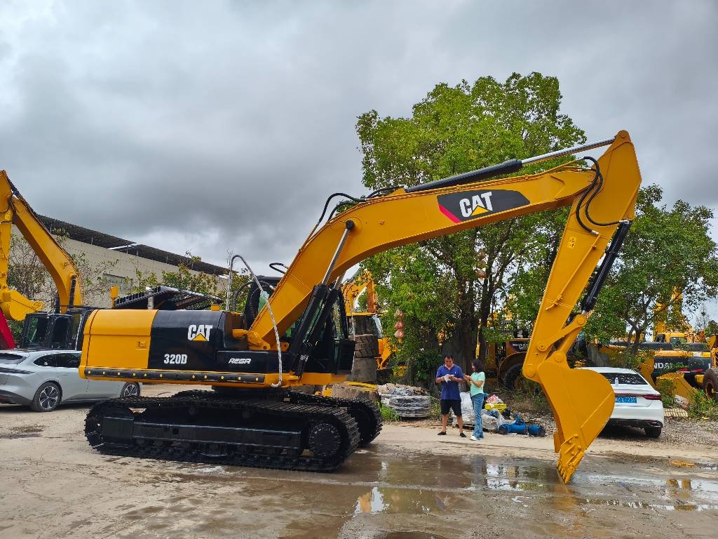 Pelle sur chenilles Caterpillar 320 D — occasion 2017, 5 200 h