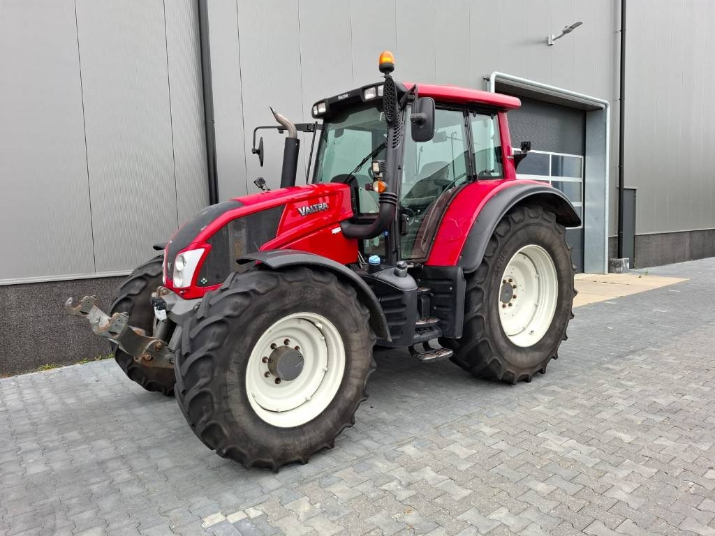 Valtra N 143 D