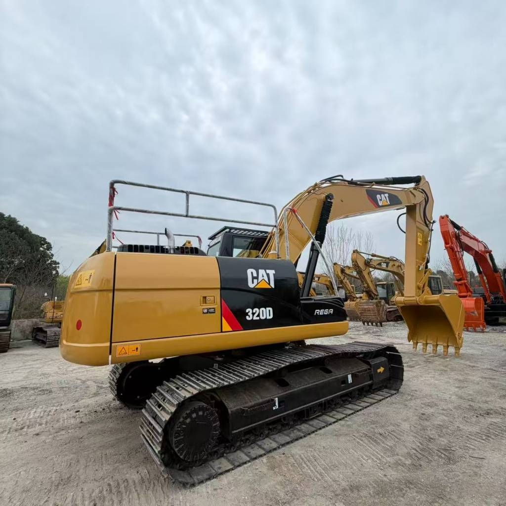 Pelle sur chenilles Caterpillar 320 D — occasion 2022, 900 h