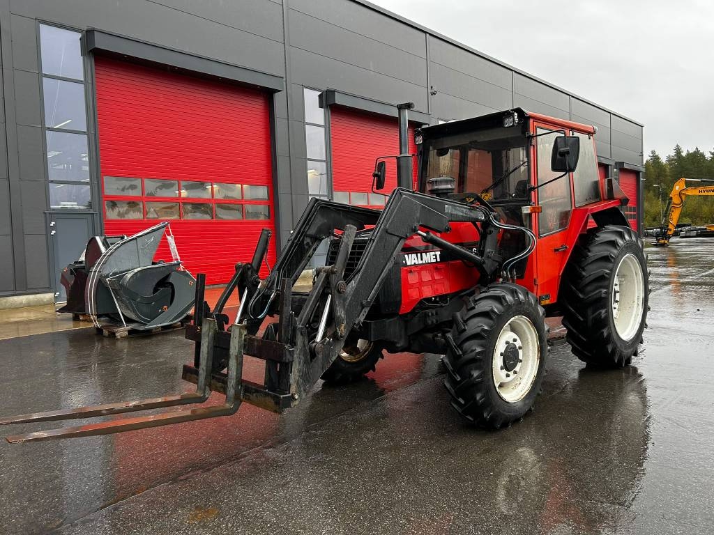 Valmet 605 / 4WD, Фронтальний навантажувач, Чистий kuva 2