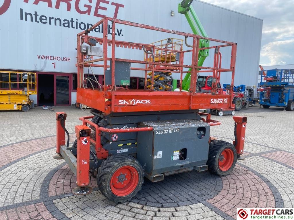 SkyJack SJ6832RT Diesel 6832 Scissor 4x4 Work Lift 1180cm