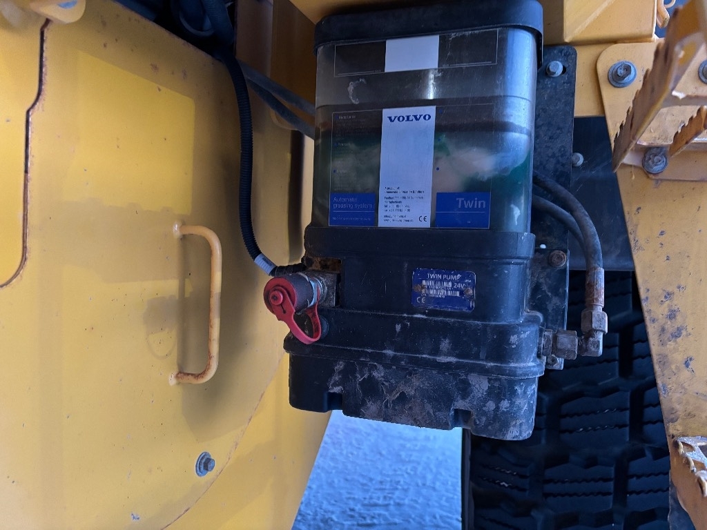 Volvo L 110 H / Neumáticos nuevos, CDC, BSS kuva 10