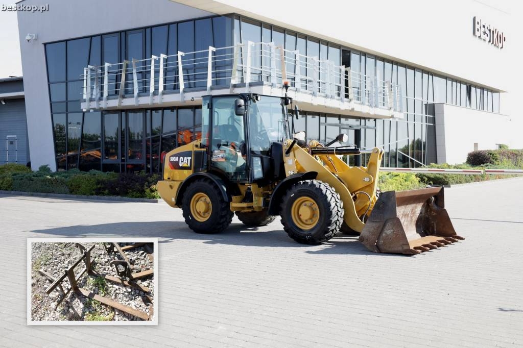 CAT 906M