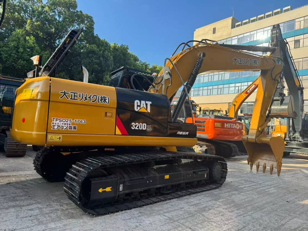 Pelle sur chenilles Caterpillar 320D2L — occasion 2024, 800 h