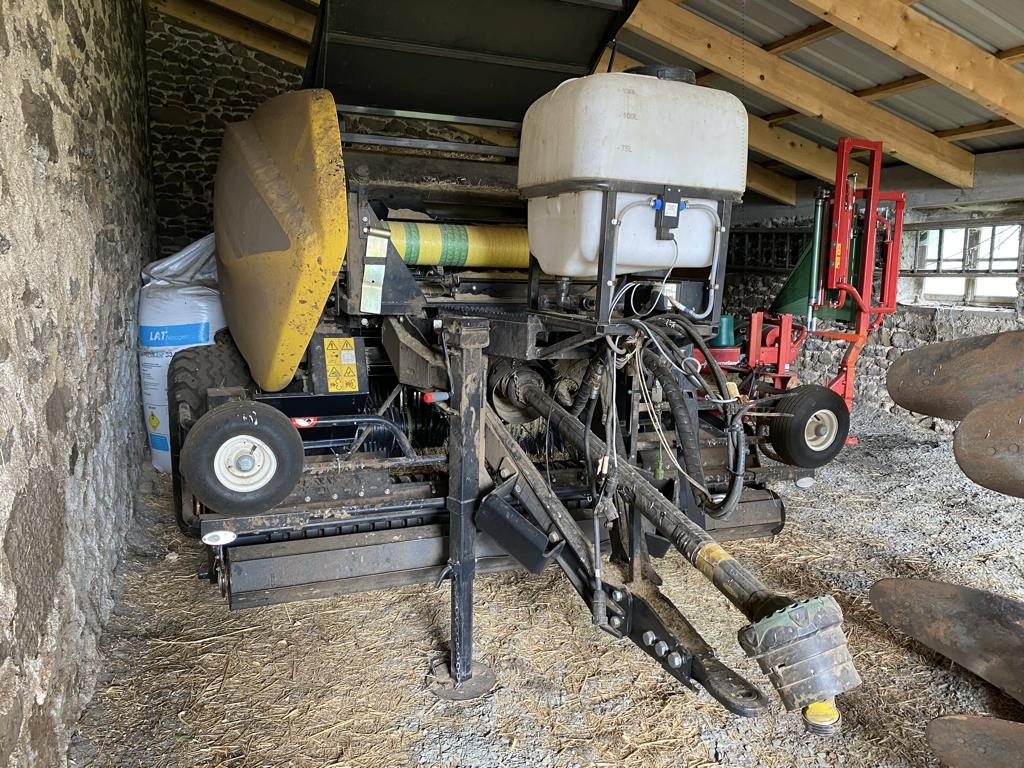 New Holland Roll Baler 125