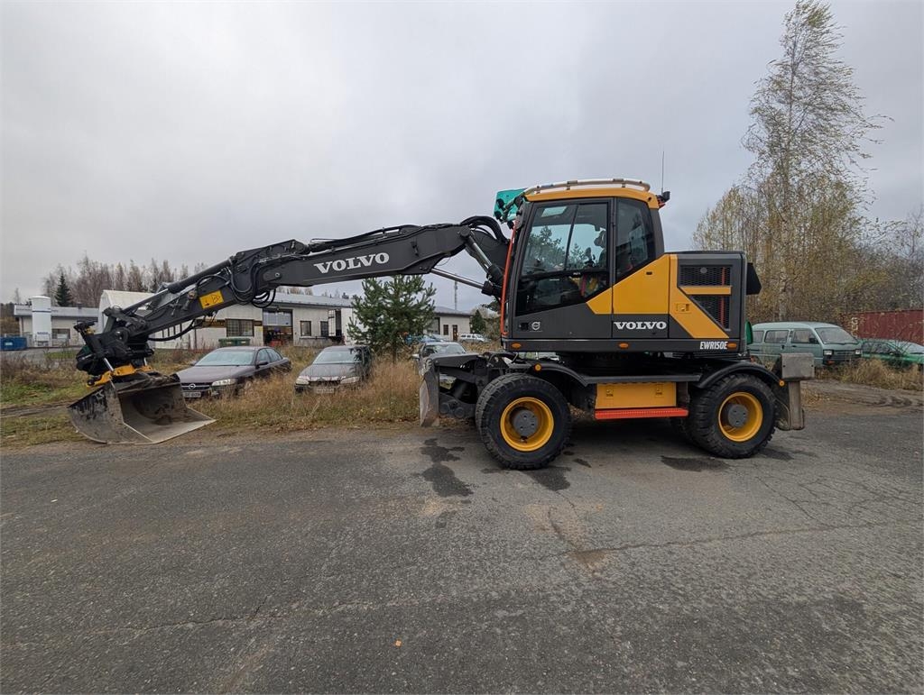 Pelle sur pneus Volvo EWR150 E — occasion 2017, 6 800 h