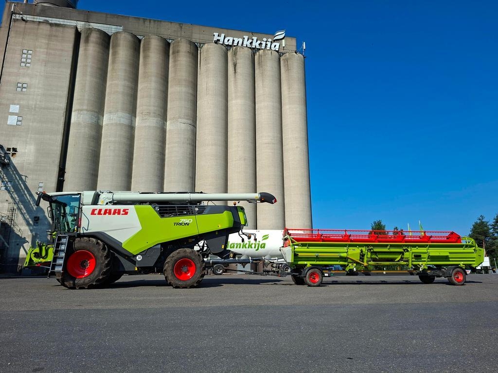 CLAAS TRION B750
