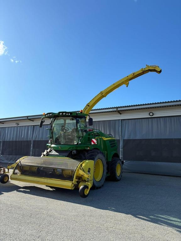 John Deere 8300