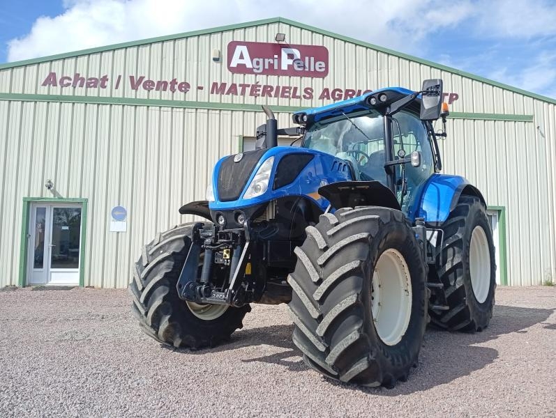 New Holland T7-215S