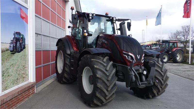 T235 Direct Også en på lager med front Pto