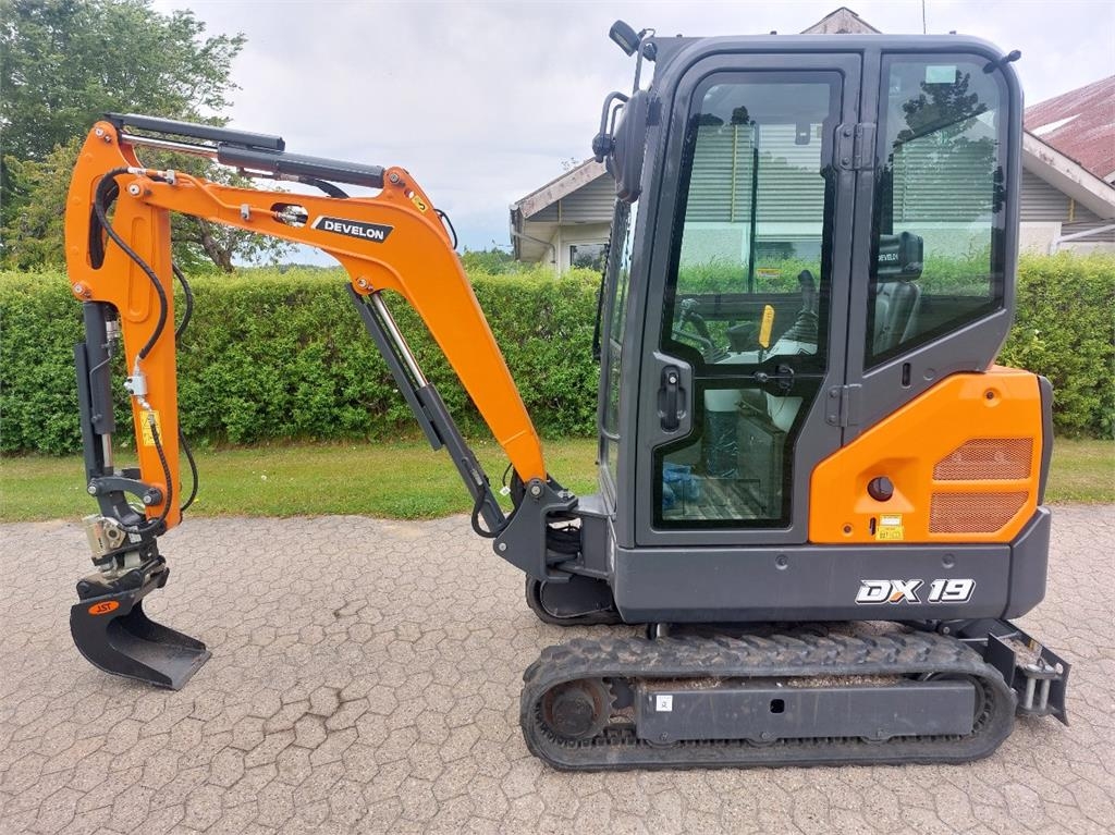 Develon DX19-7