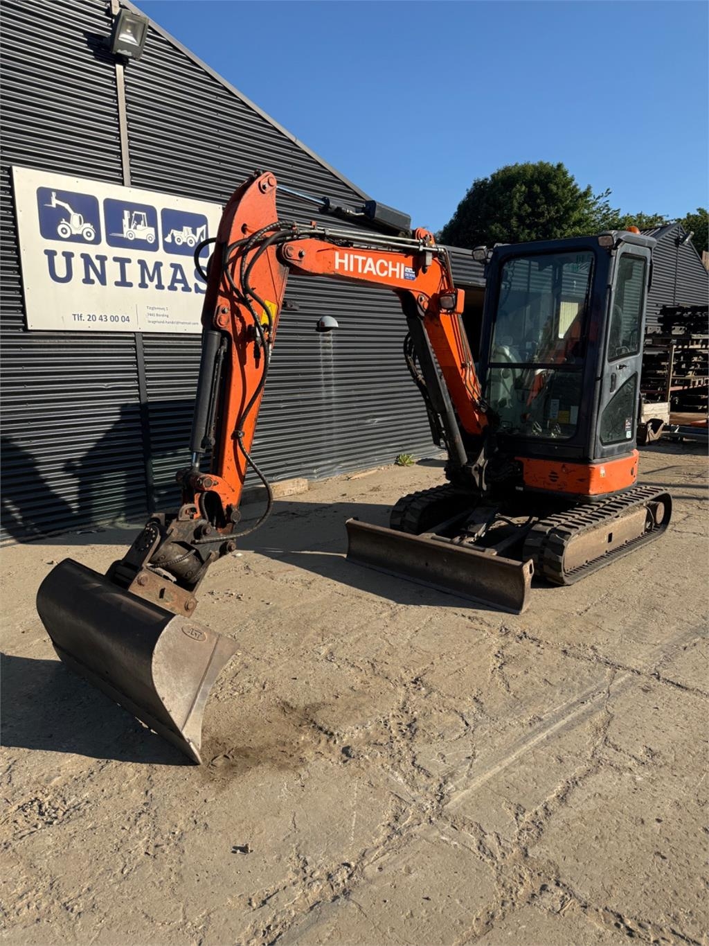 Hitachi ZX33