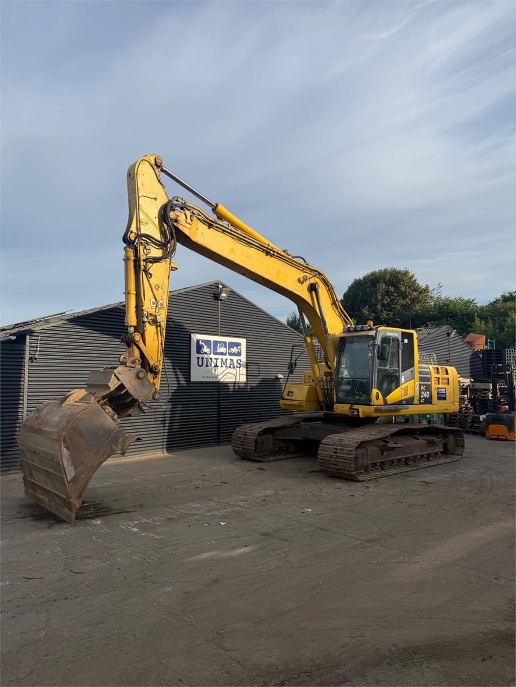 Komatsu PC240