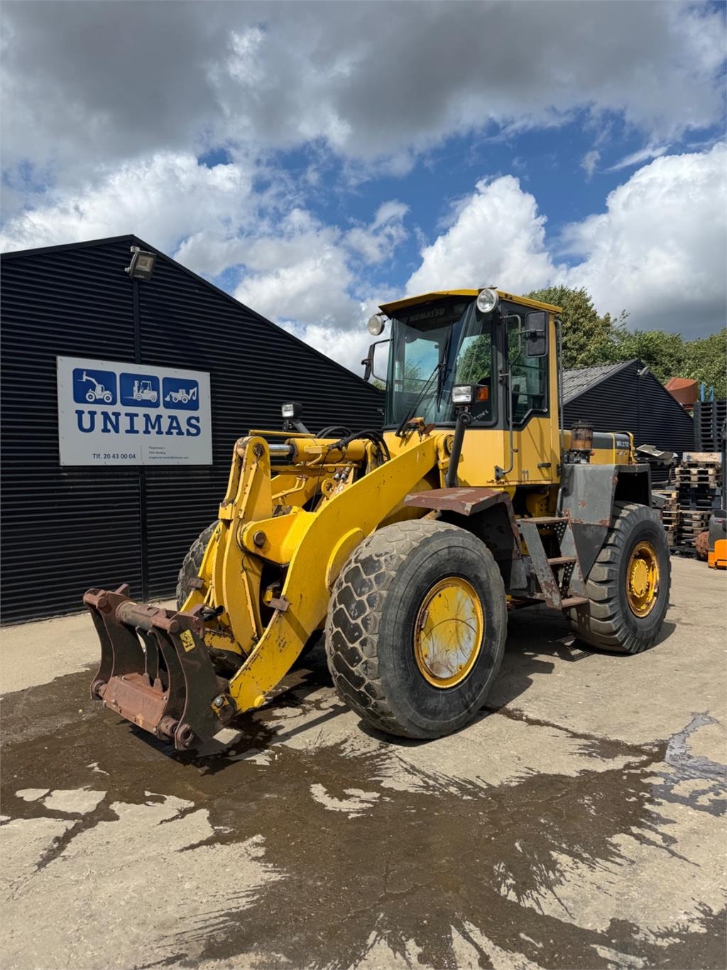 Komatsu WA270