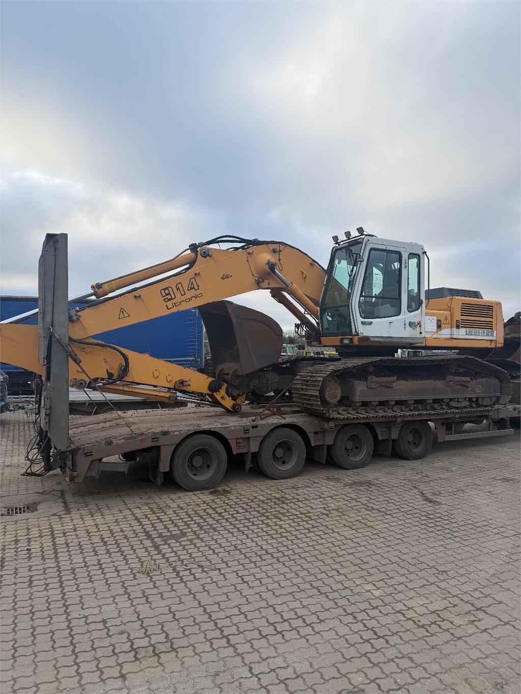 Liebherr R912
