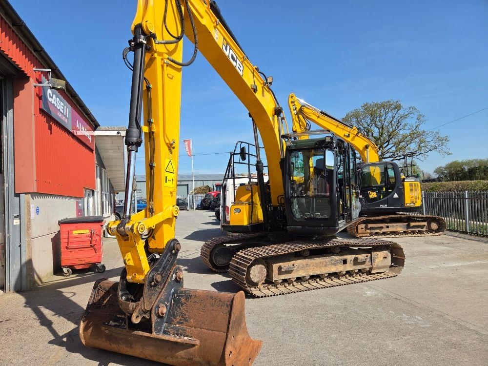 JCB JS130