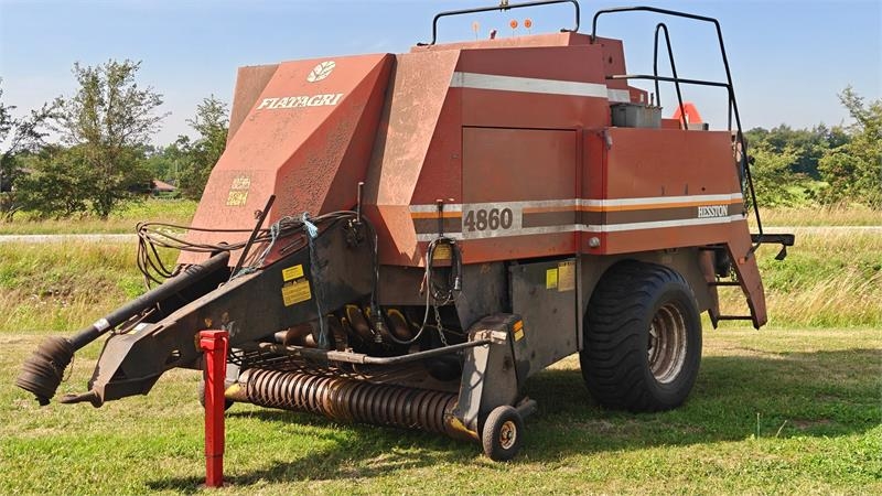 Hesston 4860