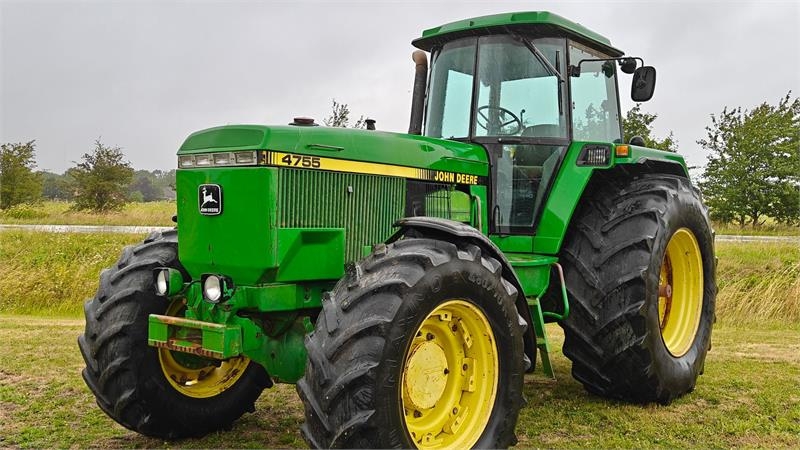 John Deere 4755