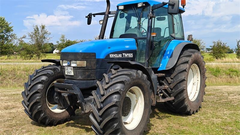 New Holland TM165