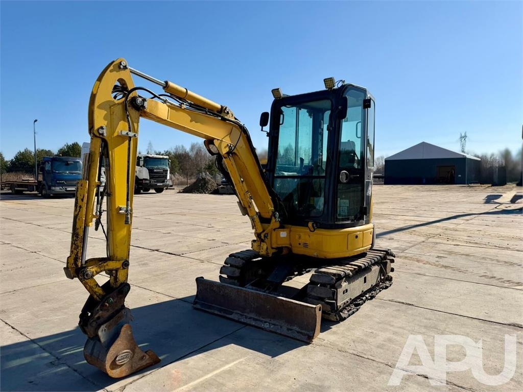 Komatsu PC26MR-3