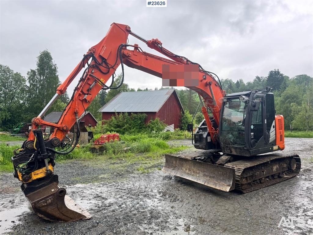 Hitachi ZX135US-5B Excavator w/ Rototilt – 2 Buckets – Eas