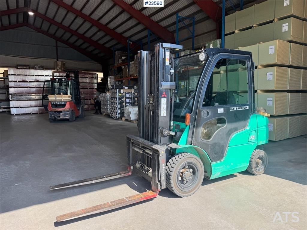 Mitsubishi FD25N Forklift WATCH VIDEO