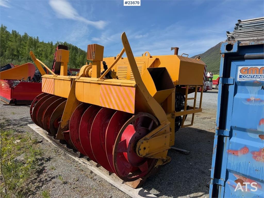 Øveraasen UTV 90-115-250 snow blower – Low hours.
