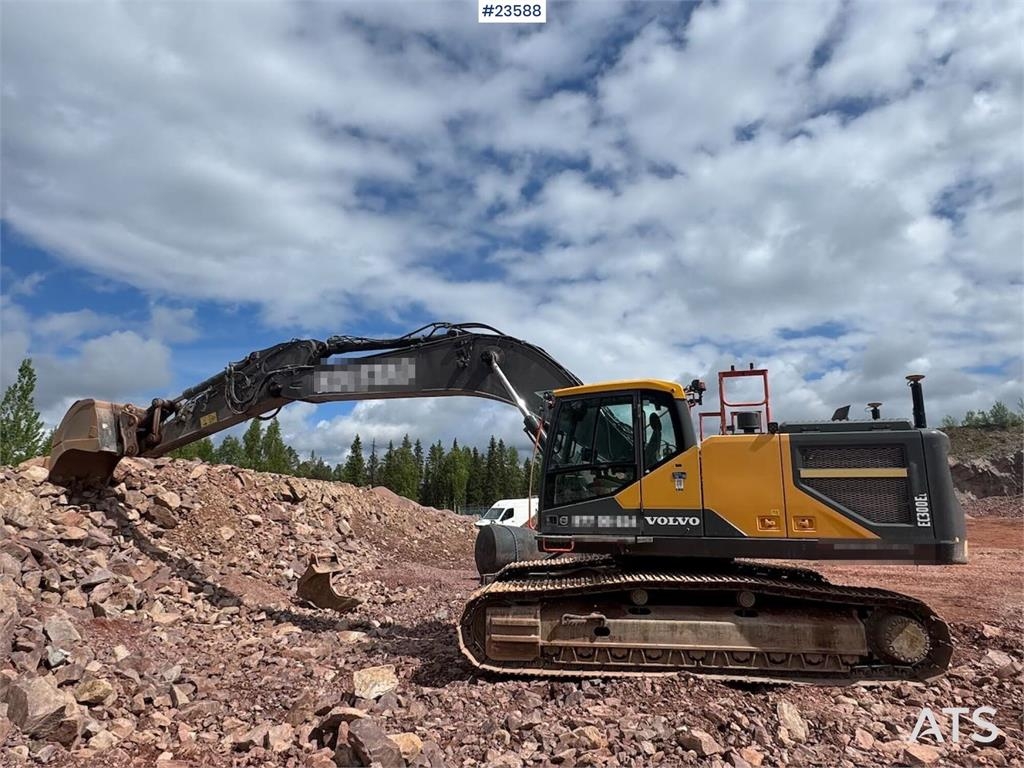 Volvo EC300 Excavator – Engcon Tiltrotator, 2 Buckets an