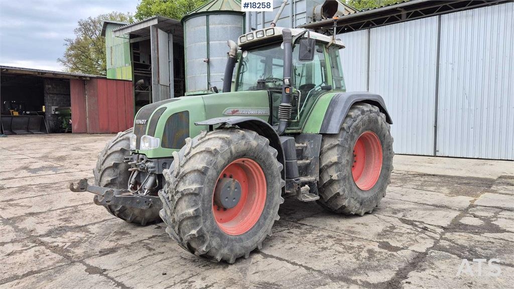 Fendt 926 VARIO agricultural tractor