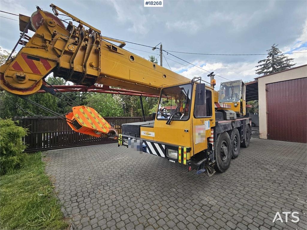Liebherr LTM 1035 truck crane