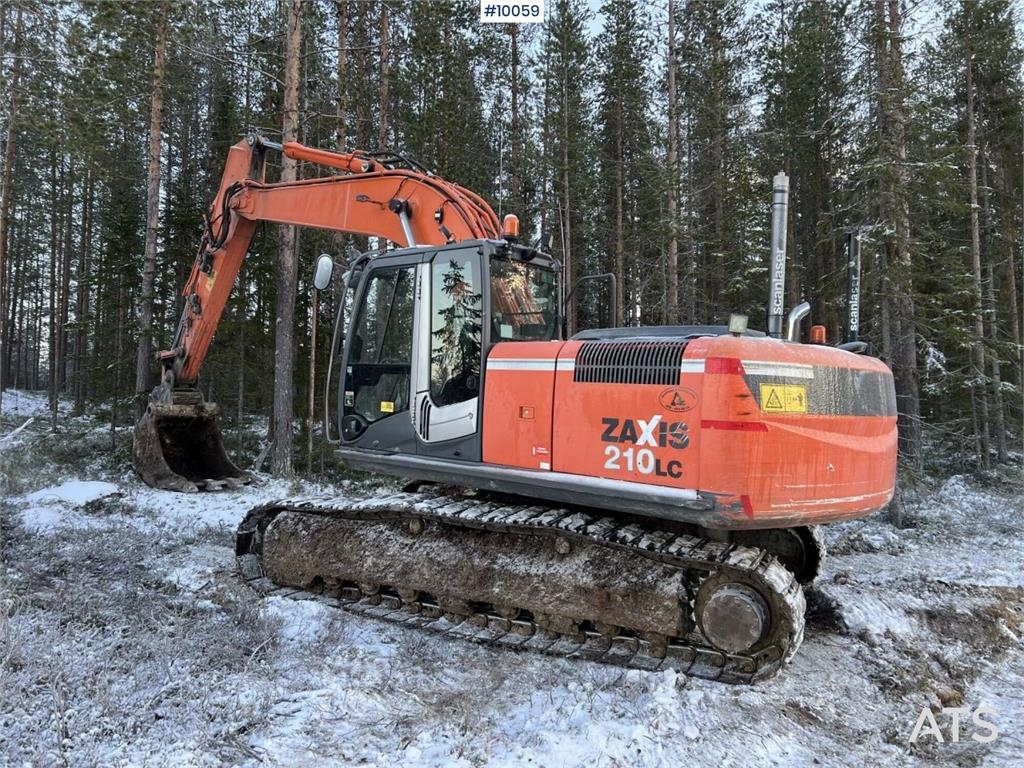 Hitachi ZX210LC-3 Excavator with rotor and tooth bucket