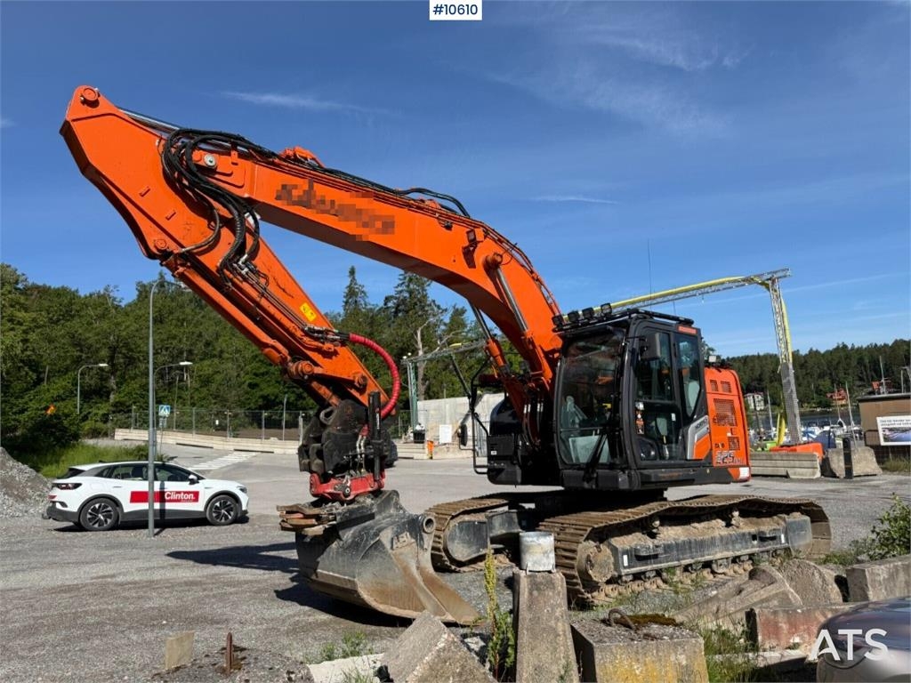 Hitachi ZX225 USLC-7 with L5 3D Excavation System and Buck