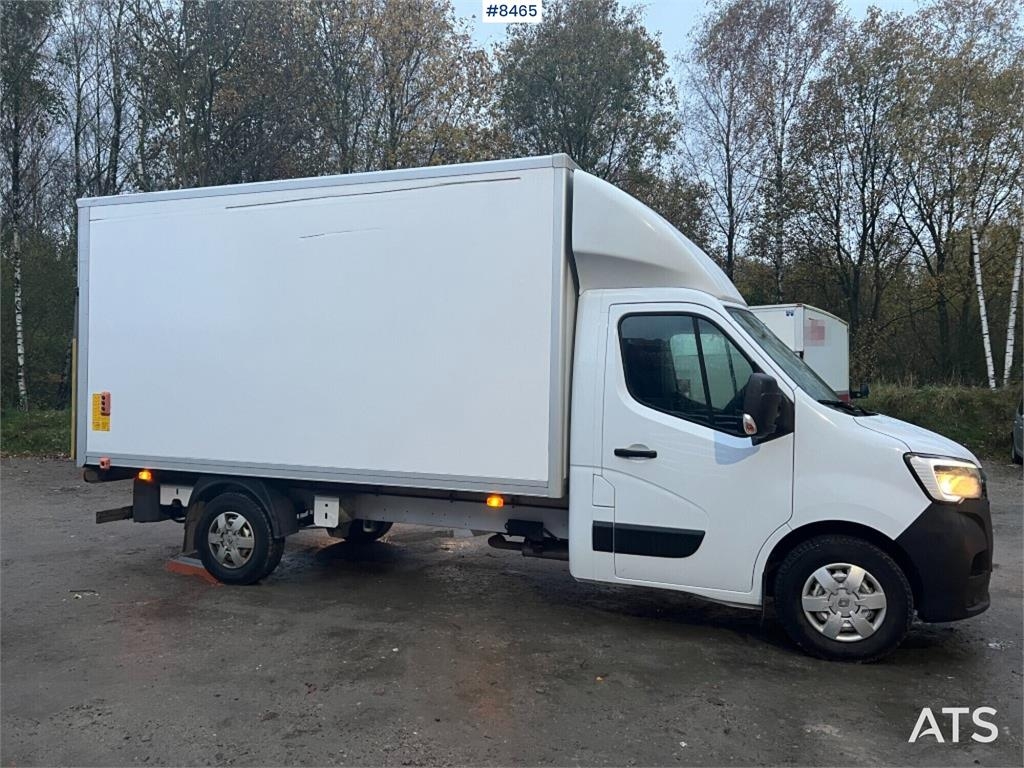 Renault master with tail lift