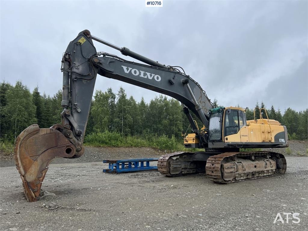 Volvo EC700 CL Excavator with Bucket (VIDEO)
