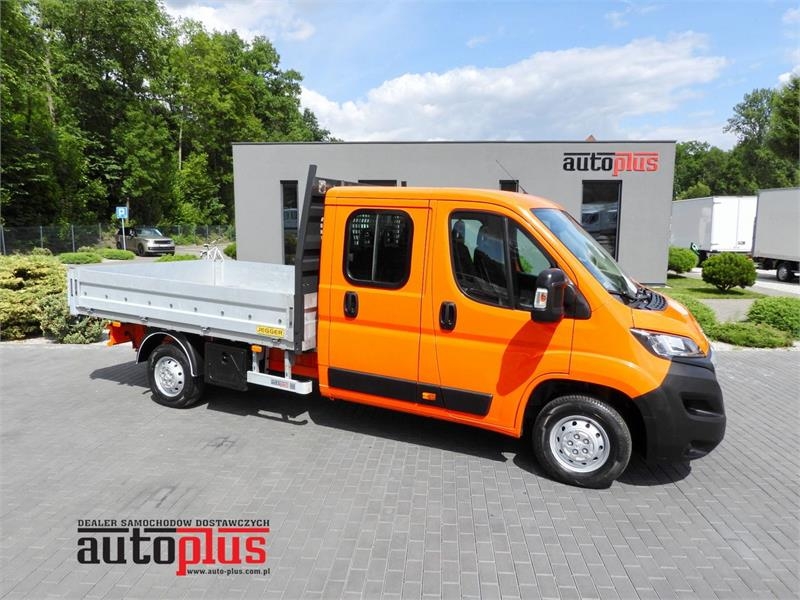 Utilitaire benne Peugeot BOXER STAKE BODY DOUBLE CABIN DOKA 7 SEATS — occasion 2019