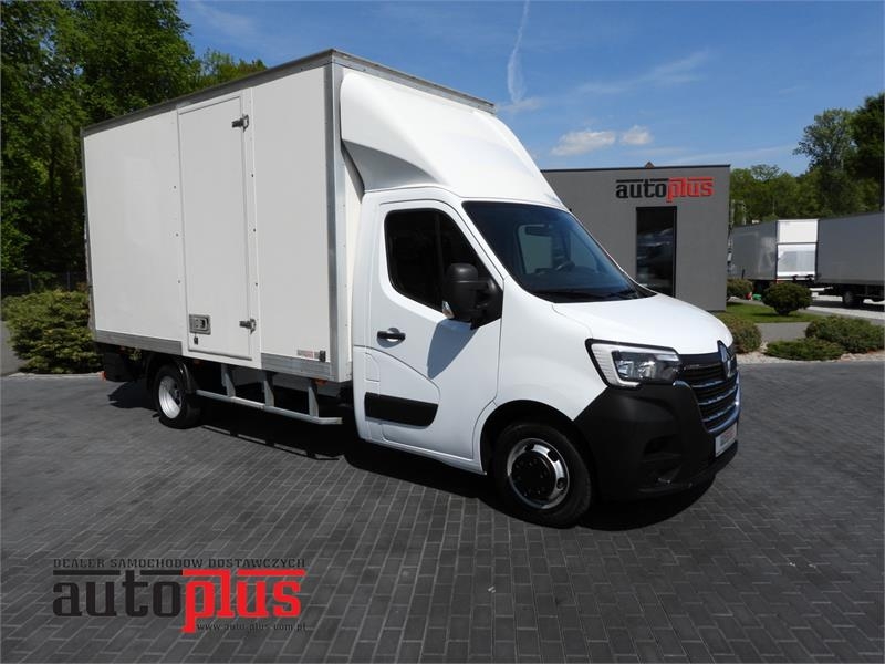 Renault MASTER BOX LIFT 8 PALLETS CRUISE CONTROL