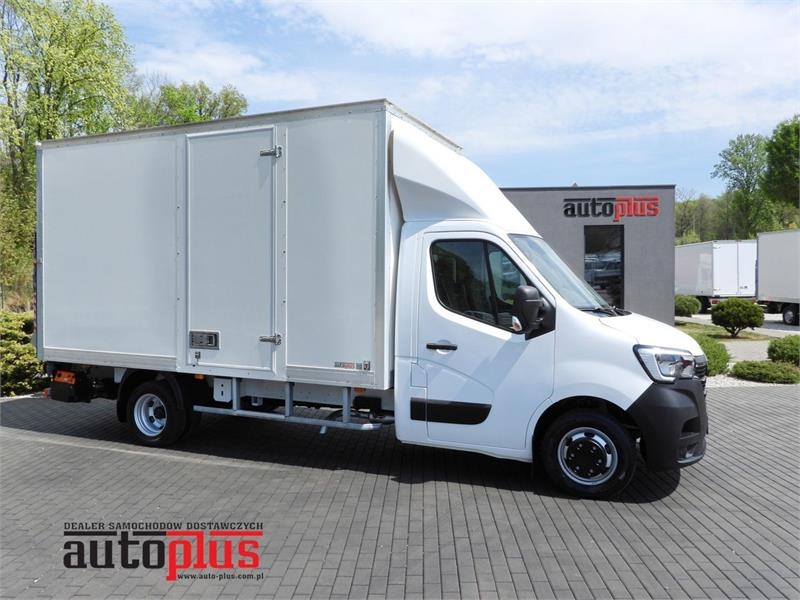 Renault MASTER BOX LIFT 8 PALLETS CRUISE CONTROL