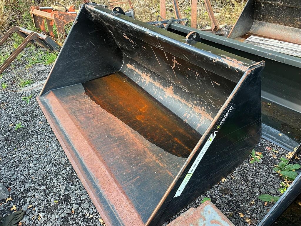 Cherry X Form 2.1Cu Telehandler Bucket on Matbro brackets