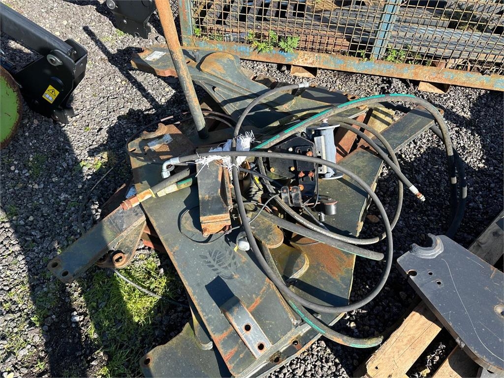 Quicke Loader bracket kit to suit McCormick MC