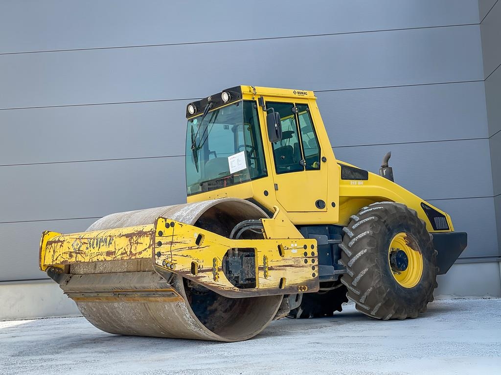 Rouleau monocylindre Bomag BW 213 DH-4 — occasion 2014, 5 881 h
