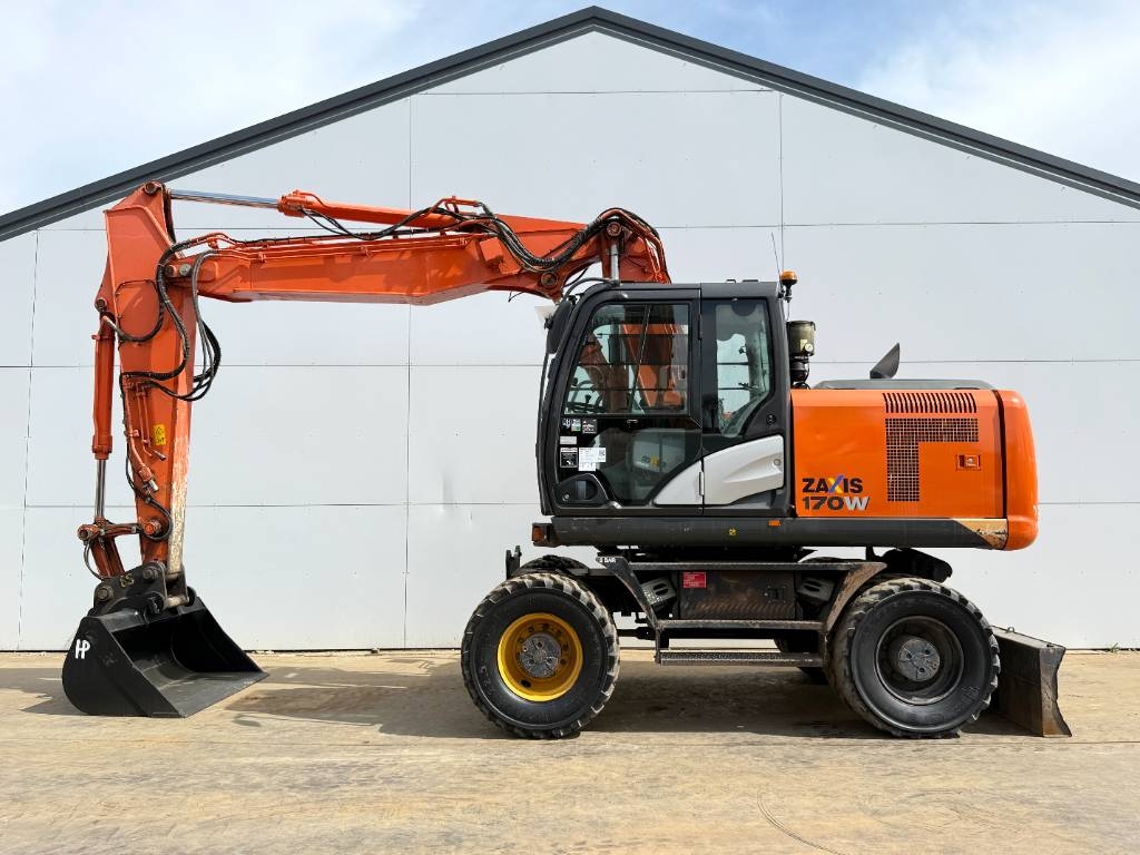 Pelle sur pneus Hitachi ZX170W-5B - Blade / Triple / Auto Greasing — occasion 2017, 7 703 h