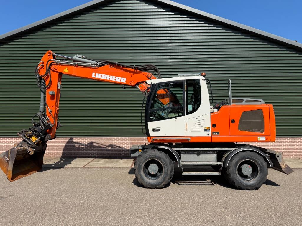 Pelle sur pneus Liebherr A 916 — occasion 2013