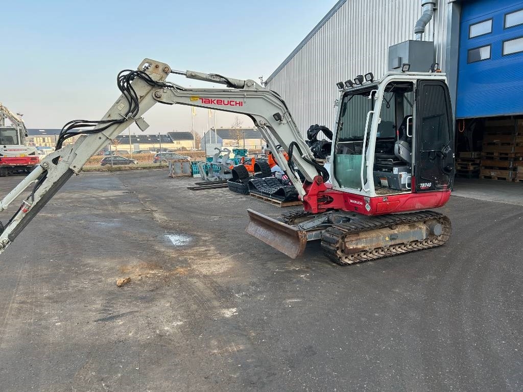 Takeuchi TB 240