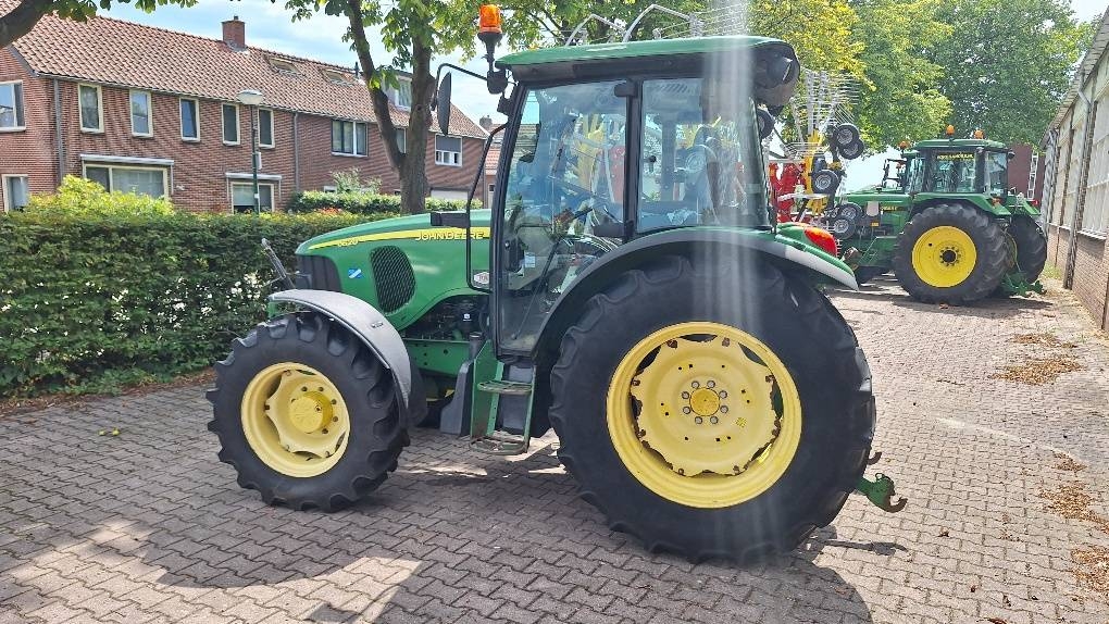 John Deere 5620